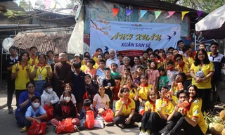 Sinh viên mang ‘Ánh Xuân’ về lớp học tình thương ấp Tân Lập