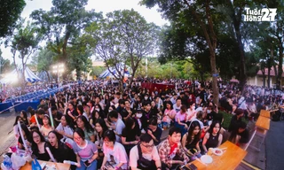Gen Z đắm chìm trong đêm nhạc thiện nguyện 'Tuổi Hồng 27'