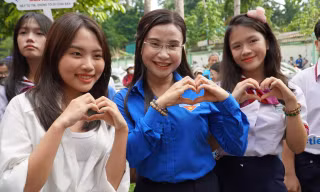 Ngày thi đầu tiên, Hoa hậu Bảo Ngọc và ca sĩ Phương Mỹ Chi cùng 'tiếp sức' thí sinh