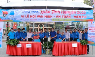 Tỉnh Đoàn Bình Dương thăm, tặng quà các chức sắc, tôn giáo nhân dịp kỷ niệm ngày thành lập Đảng