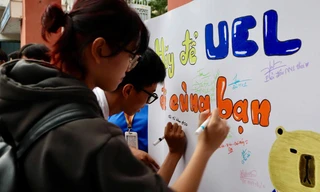 Sinh viên TP. HCM đồng hành cùng sĩ tử: Gửi gắm yêu thương qua từng hành động nhỏ 