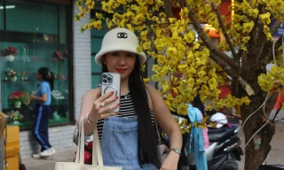 Bạn trẻ Sài Gòn nô nức check-in trong ngày đầu khai mạc Lễ hội Tết Việt Giáp Thìn 2024 