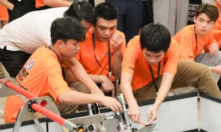 Giải đấu robot có khả năng vẽ tranh và làm việc sáng tạo, để chọn đội khu vực đại diện tranh tài toàn cầu