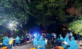 Những sinh viên tình nguyện nơi tuyến đầu chống dịch