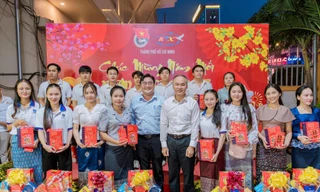 Trao quà Tết cho lưu học sinh Lào và Campuchia nhân dịp Tết Nguyên đán Ất Tỵ năm 2025