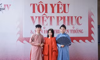 Bạn trẻ TP. HCM thích thú trải nghiệm không gian văn hóa truyền thống Việt Nam