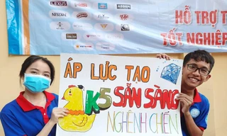 Tiếp sức tinh thần thí sinh qua vẽ tranh, thiết kế slogan cổ động, gấp hạc giấy… 