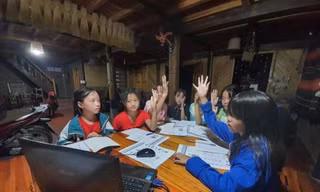 “Lớp học Cầu Vồng”: Mang tri thức đến những mảnh đời khó khăn