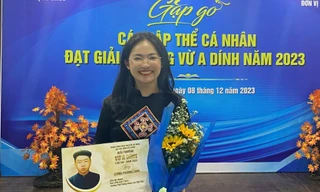 Nữ sinh dân tộc Nùng nỗ lực học tập để hoàn thiện bản thân