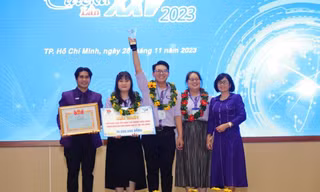 Nhóm sinh viên Sư phạm và cuốn cẩm nang về nâng cao nhận thức về sức khỏe tâm thần cho học sinh THPT