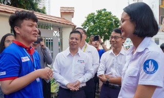 Thành Đoàn TP. HCM thăm hỏi, động viên các chiến sĩ ‘Tiếp sức mùa thi’ 2025