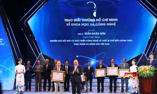 Giảng viên trường ĐH Bách khoa (ĐHQG TP. HCM) nhận Giải thưởng Hồ Chí Minh
