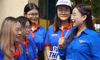 Bí thư T.Ư Đoàn Nguyễn Phạm Duy Trang động viên sinh viên tình nguyện ‘Tiếp sức mùa thi’ tại TP. HCM