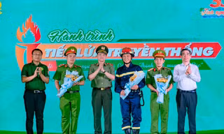 ‘Hành trình tiếp lửa truyền thống’ cho cán bộ, chiến sĩ trẻ TP. HCM