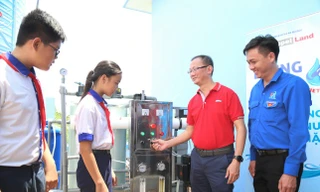 Trao tặng 2 hệ thống máy lọc nước cho bà con khó khăn tỉnh Tiền Giang
