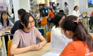 Gần 50 doanh nghiệp đến trường 'săn' sinh viên 