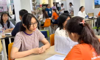 Gần 50 doanh nghiệp đến trường 'săn' sinh viên 