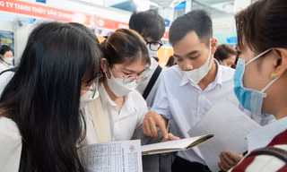 Sinh viên tìm kiếm cơ hội việc làm tại 'Ngày hội việc làm doanh nghiệp Đài Loan 2022'
