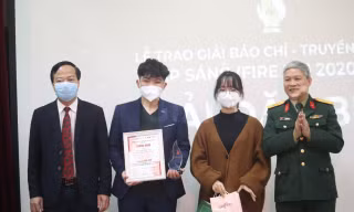 Trao giải thưởng sân chơi lĩnh vực Báo chí cho học sinh, sinh viên