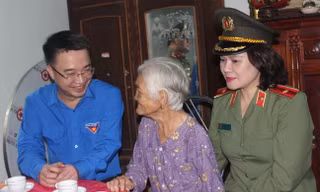 T.Ư Đoàn thăm, tặng quà Mẹ Việt Nam Anh hùng tại Tây Ninh