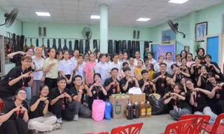 Mang yêu thương đến trẻ em khiếm thị