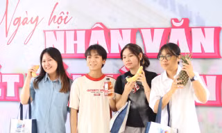 Sinh viên hào hứng tham gia Ngày hội ‘Nhân văn kết nối và lan tỏa’