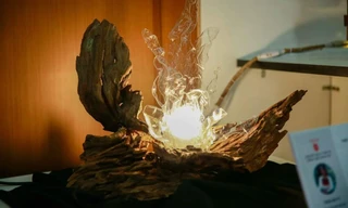 Độc đáo sản phẩm đèn của sinh viên làm từ nguyên liệu gỗ vụn thải ra