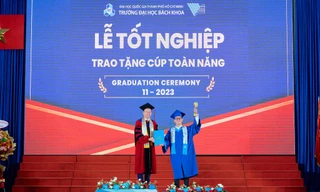 Thủ khoa trường ĐH Bách khoa (ĐHQG TP. HCM) đoạt cúp Toàn năng