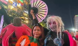 Đêm Halloween Sài Gòn: Ấn tượng những màn hóa trang ‘rùng rợn’ của bạn trẻ