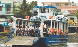 Đò ngang tại TPHCM: Áo phao có cũng như không