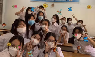 Teen cuối cấp TP.HCM đi học lại: Vui vì được gặp bạn bè, cảm thấy tập trung hơn học ở nhà