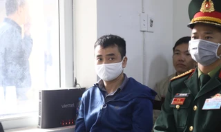 Tổng giám đốc Công ty Việt Á và nhóm cựu sĩ quan Học viện Quân y hầu tòa