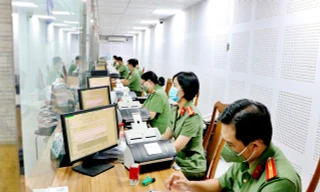Quá tải đường truyền làm hộ chiếu trực tuyến tại Hà Nội và TPHCM