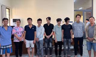 Phá tụ điểm cá độ bóng đá núp trong quán cà phê ở TPHCM