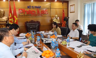 Lựa chọn công tâm, khách quan, tôn vinh những gương sáng pháp luật điển hình