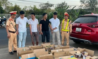 Bắt hai thanh niên vận chuyển hơn 300kg pháo hoa đi tiêu thụ