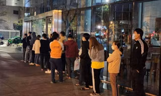 Dân bức xúc vì phải dậy sớm xếp hàng nộp hồ sơ, Giám đốc Sở Tư pháp Đà Nẵng nói gì? 