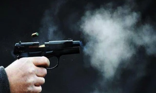 Mang súng tự chế bắn vào quán karaoke để 'dằn mặt' chủ quán