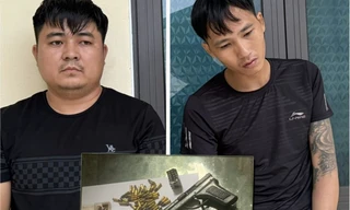 Phát hiện cơ số kíp nổ và súng tại nơi ở của đối tượng cung cấp ma tuý