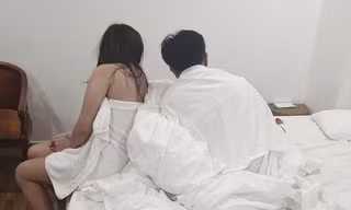 Thấy người phụ nữ có chồng đi 'vụng trộm', gã đàn ông tìm cách tống tiền