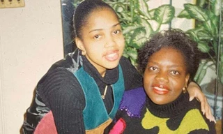 Bà Dorothy Morgan khi còn sống (phải) cùng con gái Nykiah