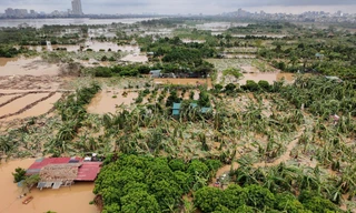 Khu vực bãi giữa sông Hồng (Hà Nội) ngập sâu do nước sông dâng cao sau mưa bão số 3. Ảnh: Nguyễn Trọng Tài