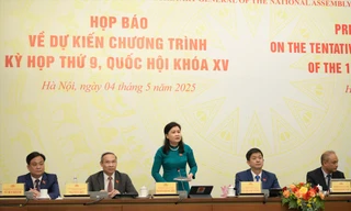 Phó Chủ nhiệm Ủy ban Pháp luật và Tư pháp Nguyễn Phương Thủy (đứng). Ảnh: Như Ý