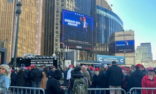 Tuần hành ủng hộ ứng viên tổng thống Donald Trump ở New York ngày 3/11. Ảnh: Hà My