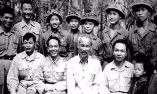 Các chiến sĩ Điện Biên mừng sinh nhật Bác (19/5/1954)