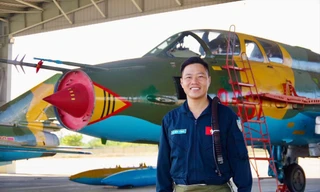 Đại úy Lê Văn Tùng, Trung đoàn Không quân 937, trong một lần thực hiện nhiệm vụ tại đơn vị