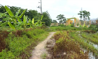 Trường Mầm non La Phù 2 xây dựng xong xuống cấp, không có đường vào