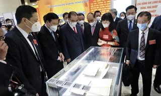 Lãnh đạo Đảng, Nhà nước tham quan triển lãm “Văn hóa soi đường cho quốc dân đi” trong khuôn khổ Hội nghị Văn hóa toàn quốc. Ảnh: Hoàng Mạnh Thắng