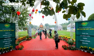 Những câu không chú thích tác giả ở Ngày Thơ Việt Nam lần thứ 22 tại Hoàng Thành Thăng Long