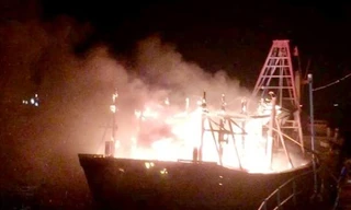 Tàu ông Phan Văn Khuyên bị cháy và chìm trên biển